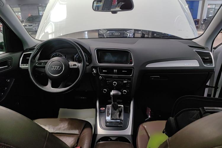 Used Audi Q5 2016 40 TFSI Technology Edition Center Console