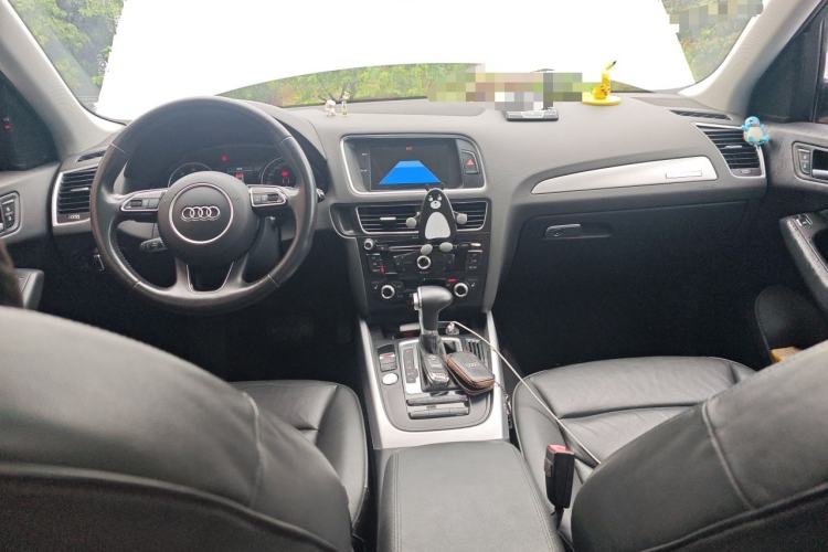 Used Audi Q5 2016 40 TFSI Technology Edition Center Console