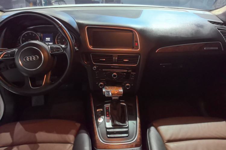 Used Audi Q5 2016 40 TFSI Technology Edition Center Console