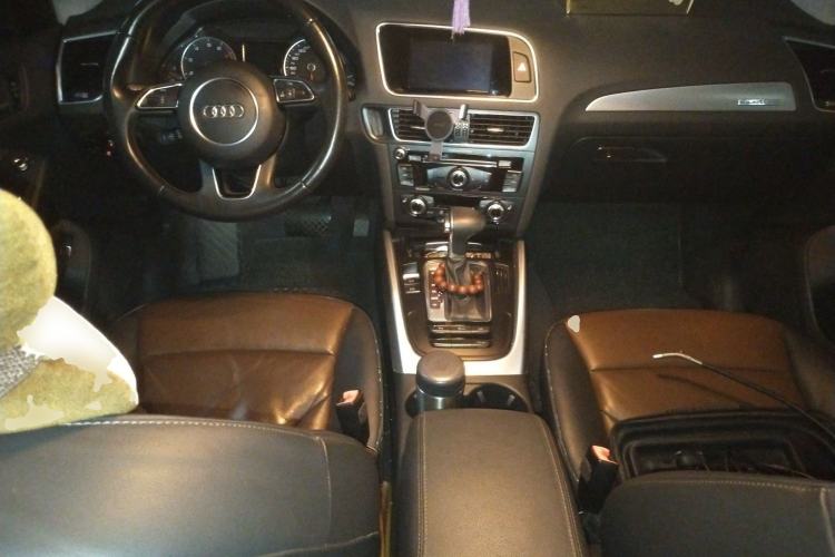 Used Audi Q5 2016 40 TFSI Technology Edition Center Console