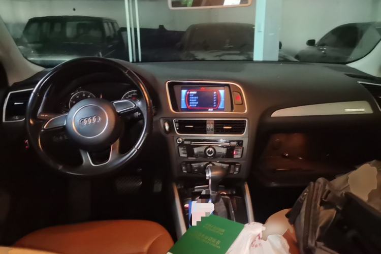 Used Audi Q5 2016 40 TFSI Trendy Edition Center Console