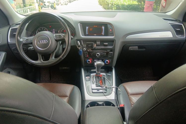 Used Audi Q5 2016 40 TFSI Technology Edition Center Console
