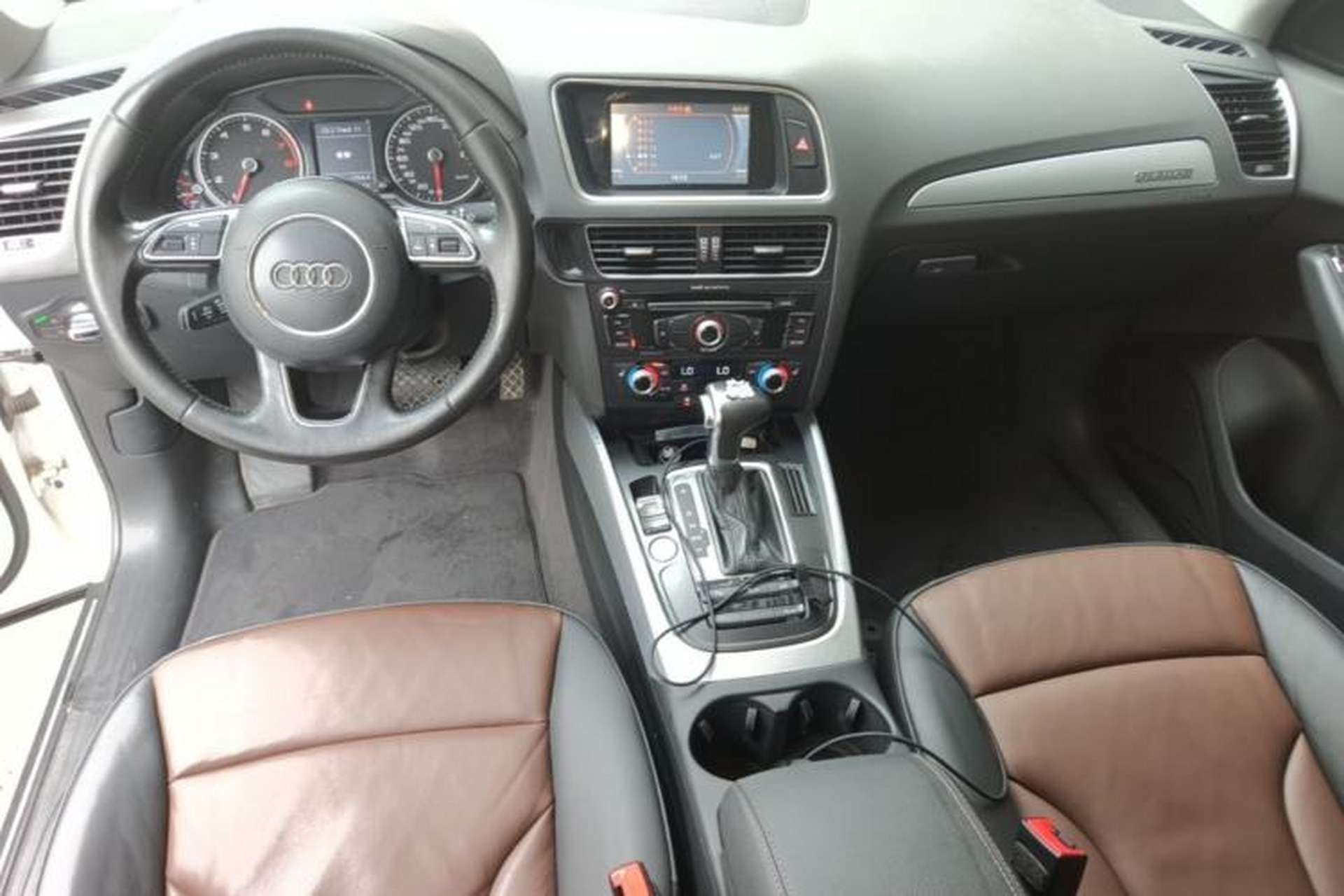 Used Audi Q5 2016 40 TFSI Technology Edition Center Console