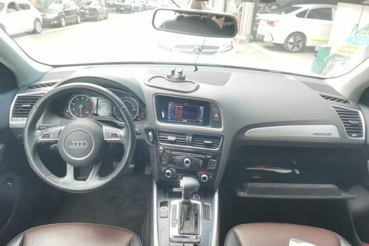 Used Audi Q5 2016 40 TFSI Technology Edition Center Console