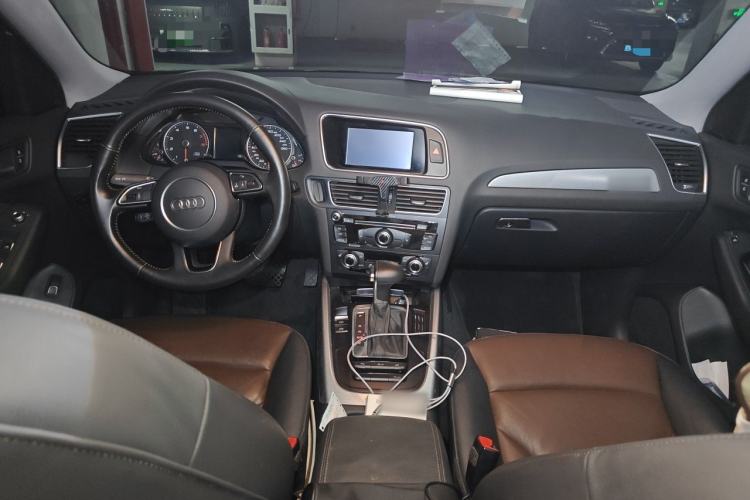 Used Audi Q5 2016 40 TFSI Technology Edition Center Console