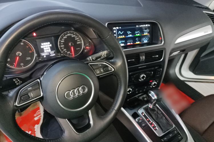 Used Audi Q5 2016 40 TFSI Technology Edition Center Console