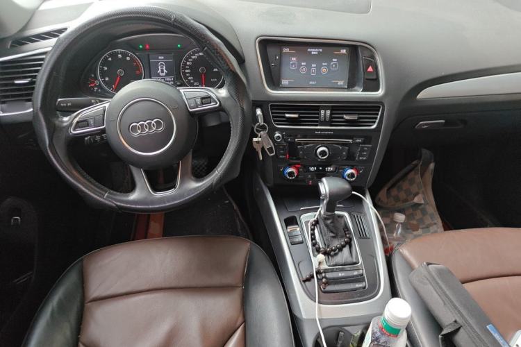 Used Audi Q5 2016 40 TFSI Technology Edition Center Console