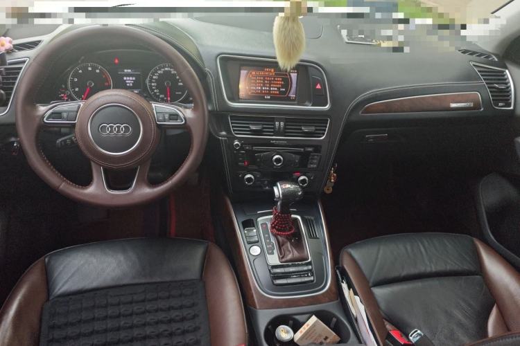 Used Audi Q5 2016 40 TFSI Technology Edition Center Console