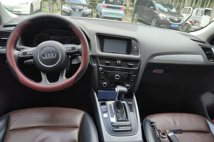 Used Audi Q5 2016 40 TFSI Technology Edition Center Console