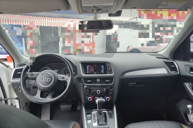 Used Audi Q5 2016 40 TFSI Technology Edition Center Console