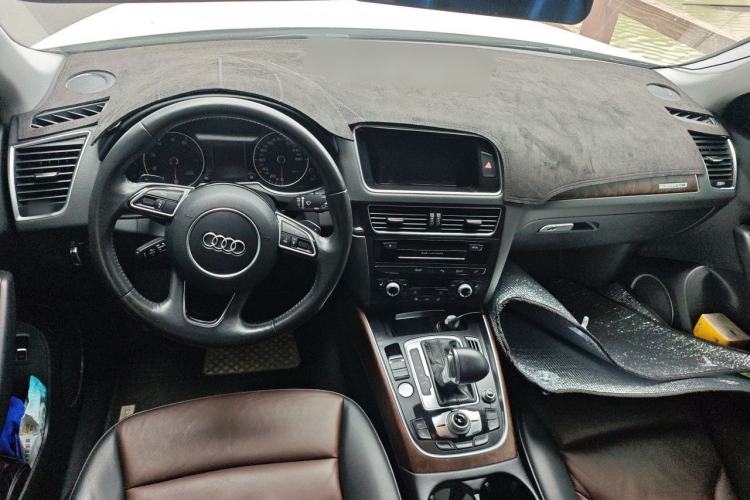Used Audi Q5 2016 40 TFSI Technology Edition Center Console