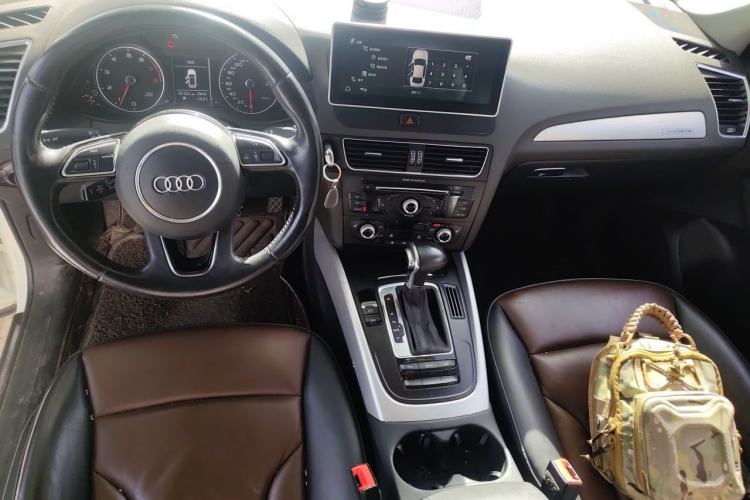 Used Audi Q5 2016 40 TFSI Technology Edition Center Console