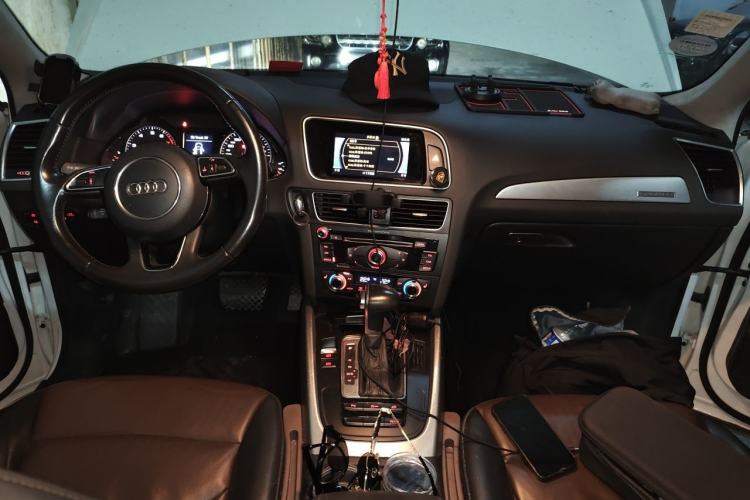 Used Audi Q5 2016 40 TFSI Technology Edition Center Console
