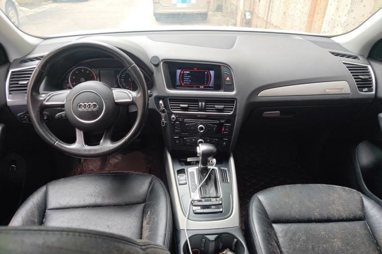 Used Audi Q5 2016 40 TFSI Trendy Edition Center Console