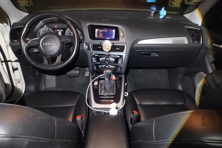 Used Audi Q5 2016 40 TFSI Trendy Edition Center Console
