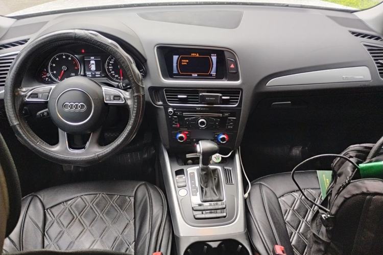 Used Audi Q5 2016 40 TFSI Technology Edition Center Console