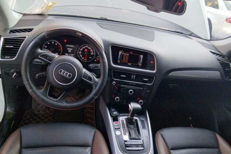 Used Audi Q5 2016 40 TFSI Technology Edition Center Console