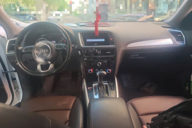 Used Audi Q5 2016 40 TFSI Technology Edition Center Console