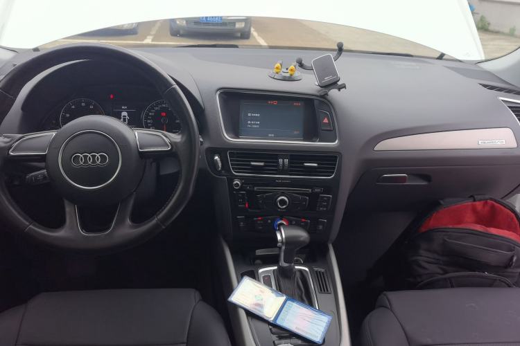 Used Audi Q5 2016 40 TFSI Trendy Edition Center Console