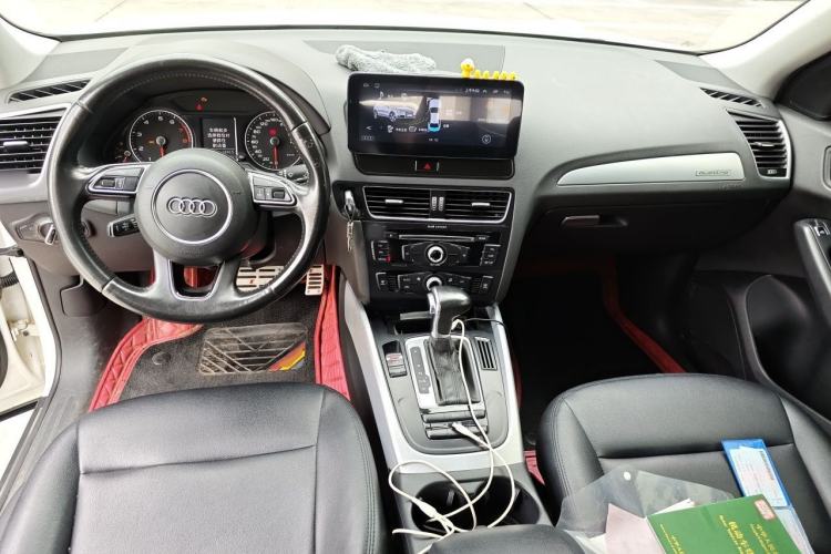 Used Audi Q5 2016 40 TFSI Trendy Edition Center Console