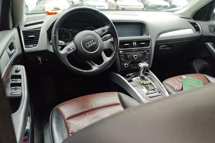 Used Audi Q5 2016 40 TFSI Technology Edition Center Console