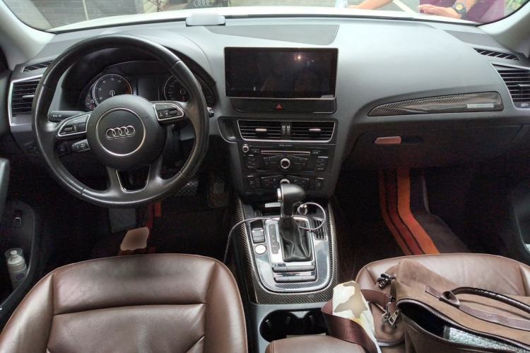 Used Audi Q5 2016 40 TFSI Technology Edition Center Console
