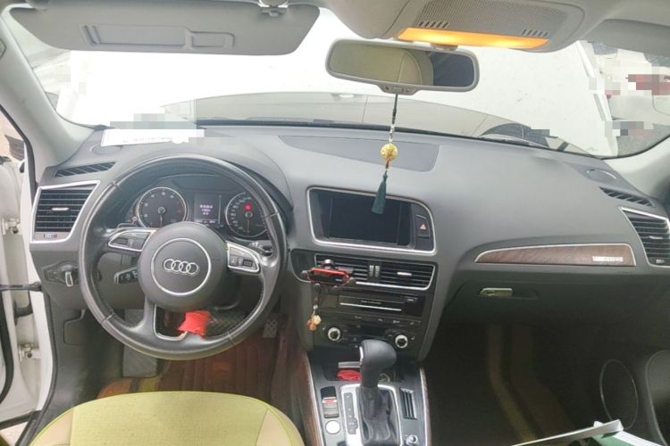 Used Audi Q5 2016 40 TFSI Comfort Model Center Console