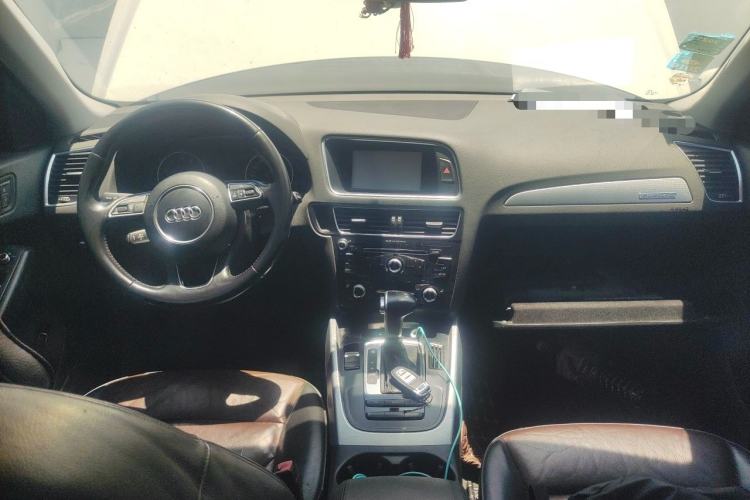 Used Audi Q5 2016 40 TFSI Technology Edition Center Console