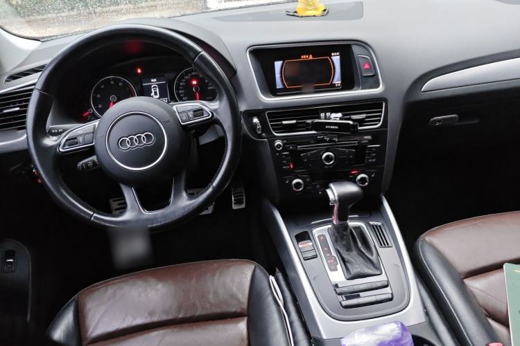 Used Audi Q5 2016 40 TFSI Technology Edition Center Console