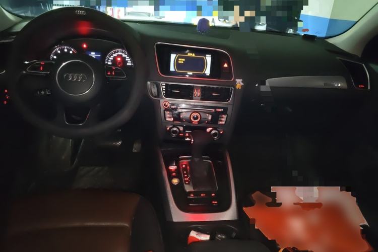 Used Audi Q5 2016 40 TFSI Technology Edition Center Console
