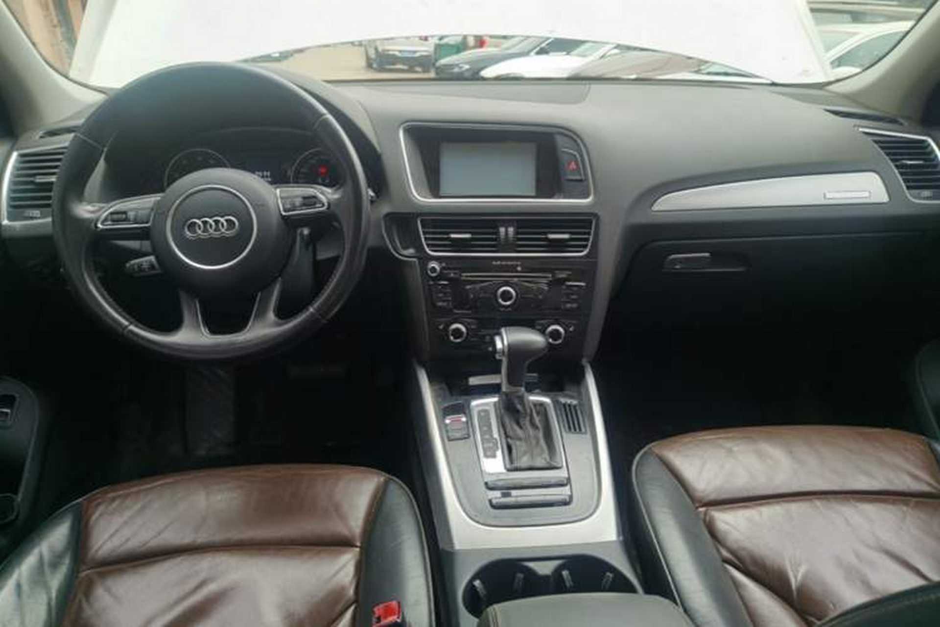 Used Audi Q5 2016 40 TFSI Technology Edition Center Console