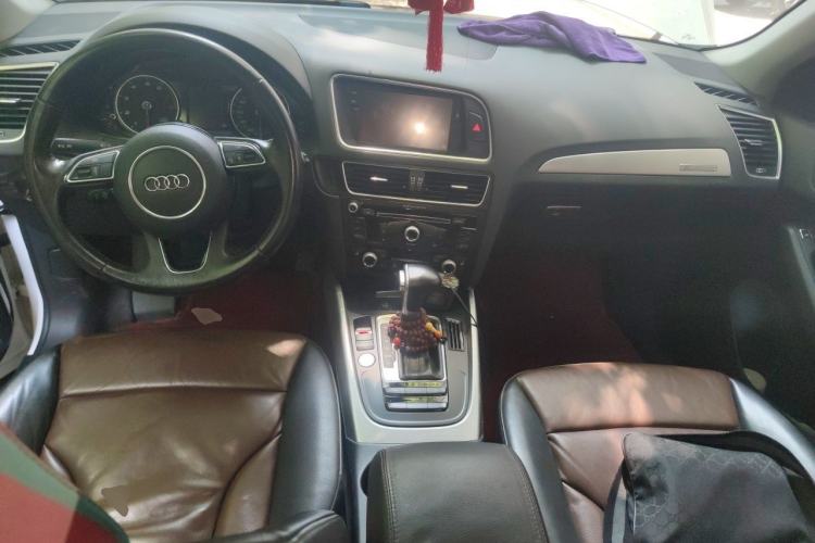 Used Audi Q5 2016 40 TFSI Technology Edition Center Console