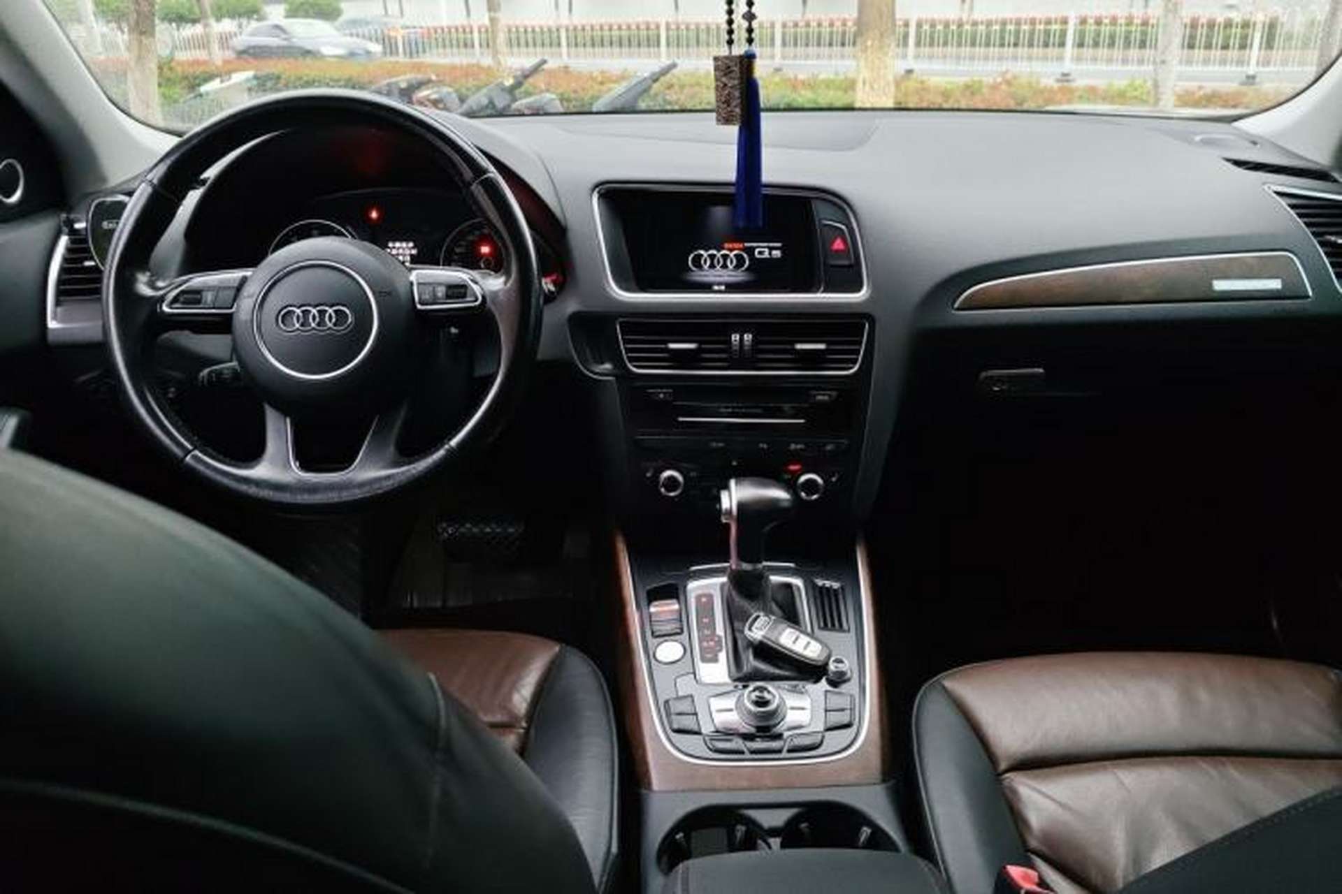 Used Audi Q5 2016 40 TFSI Comfort Model Center Console