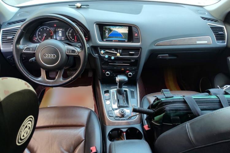 Used Audi Q5 2016 40 TFSI Technology Edition Center Console