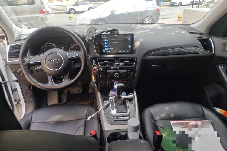 Used Audi Q5 2016 40 TFSI Trendy Edition Center Console