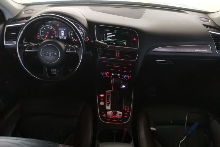 Used Audi Q5 2016 40 TFSI Technology Edition Center Console