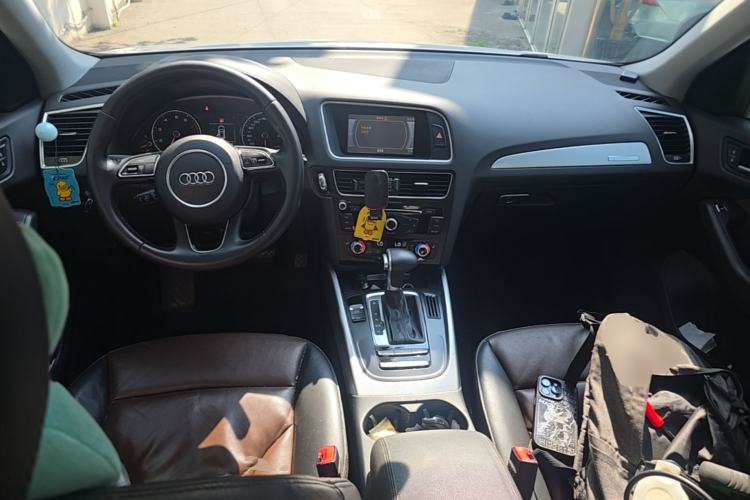 Used Audi Q5 2016 40 TFSI Technology Edition Center Console