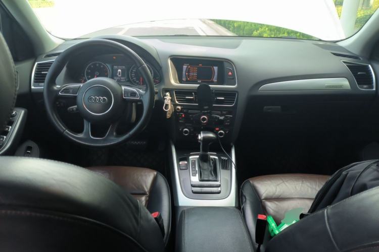 Used Audi Q5 2016 40 TFSI Technology Edition Center Console