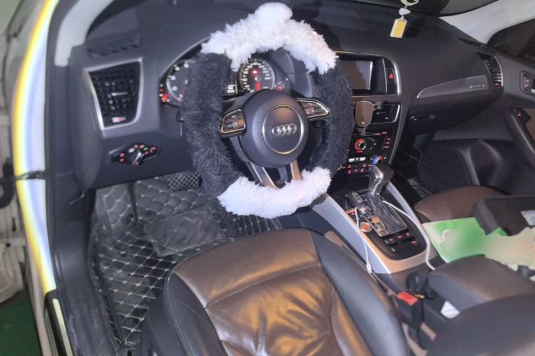 Used Audi Q5 2016 40 TFSI Technology Edition Center Console