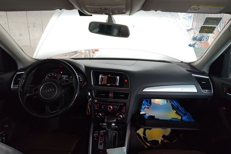 Used Audi Q5 2016 40 TFSI Technology Edition Center Console