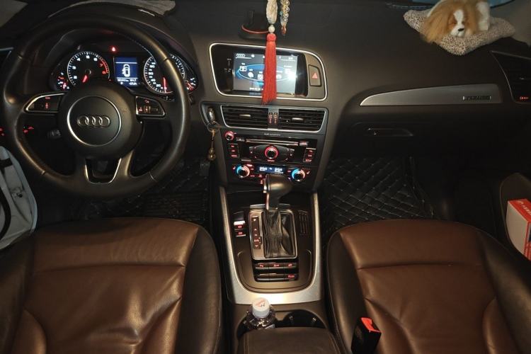 Used Audi Q5 2016 40 TFSI Technology Edition Center Console