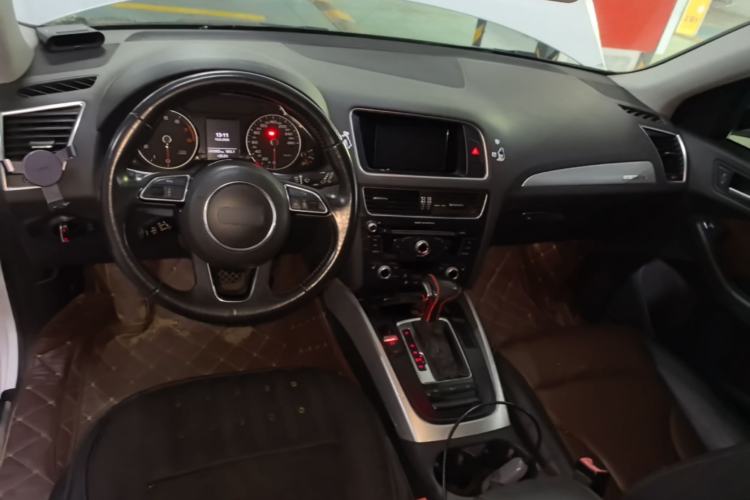 Used Audi Q5 2016 40 TFSI Technology Edition Center Console
