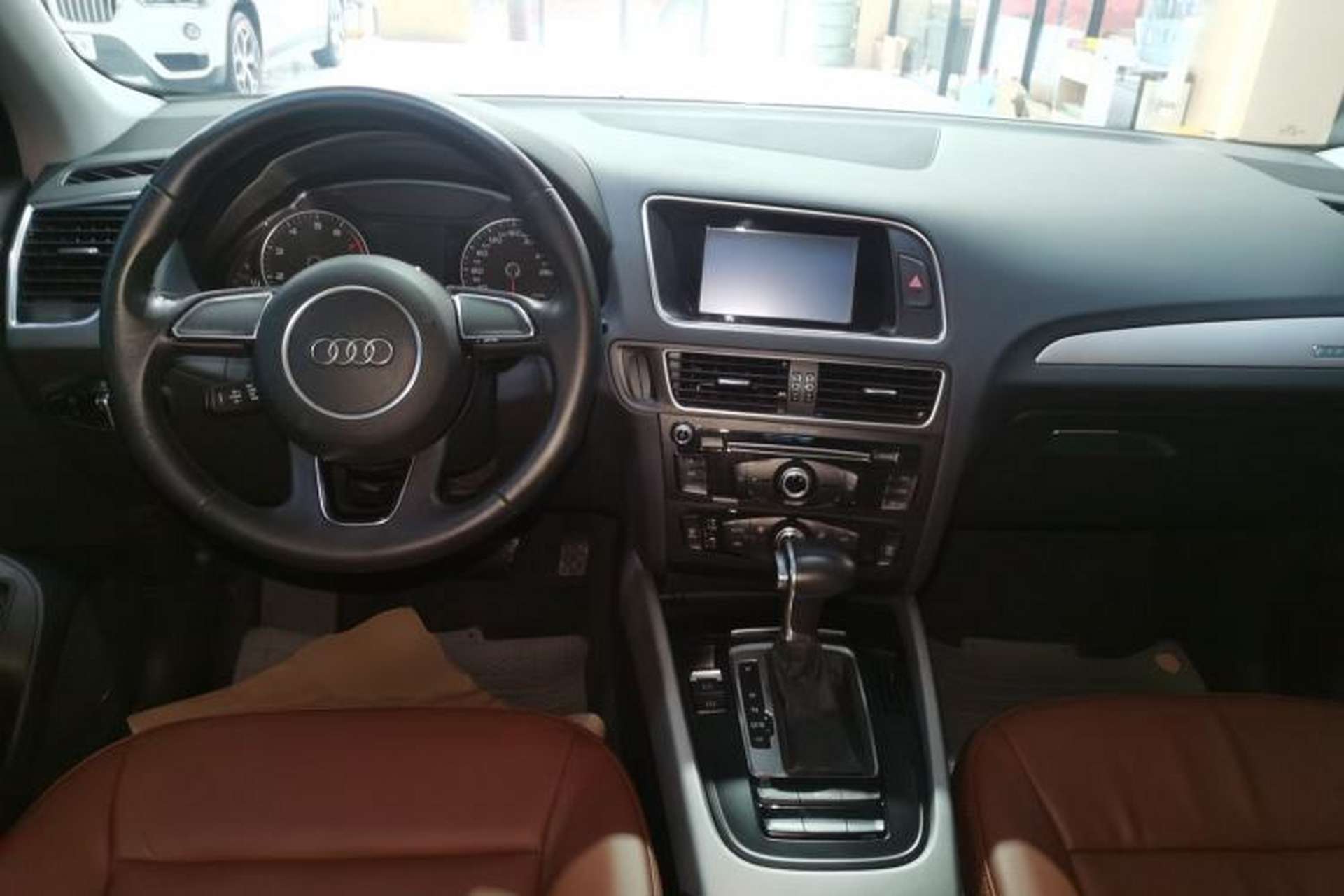 Used Audi Q5 2016 40 TFSI Trendy Edition Center Console
