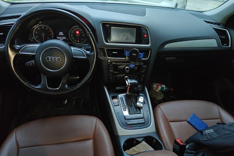 Used Audi Q5 2016 40 TFSI Trendy Edition Center Console