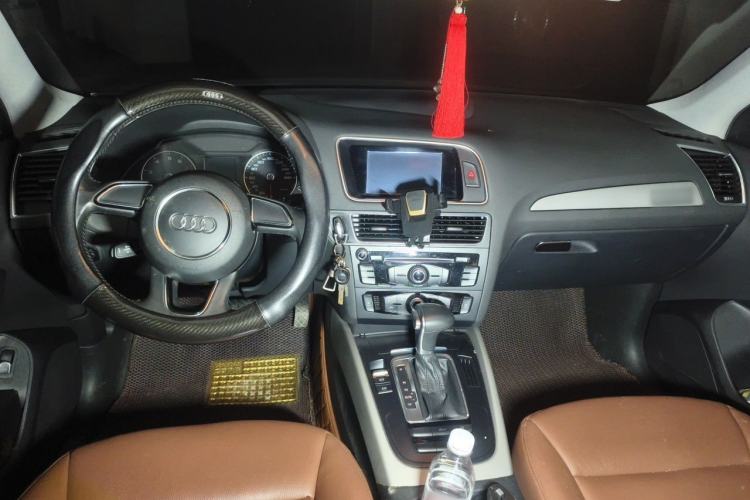 Used Audi Q5 2016 40 TFSI Trendy Edition Center Console