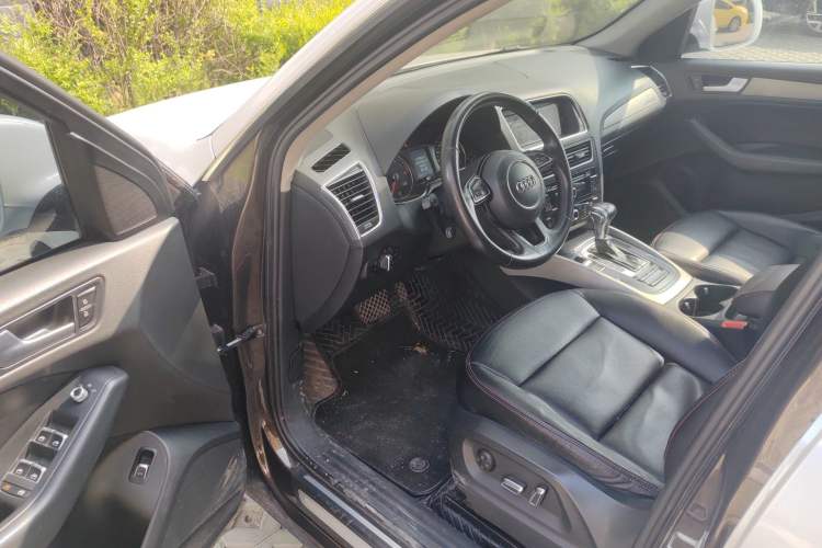 Used Audi Q5 2016 40 TFSI Trendy Edition Driver Seat