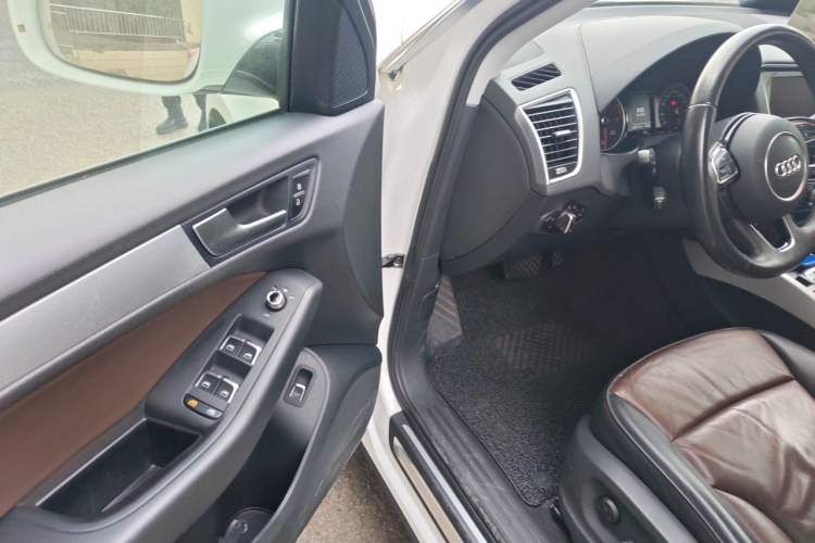 Used Audi Q5 2016 40 TFSI Technology Edition Driver Seat