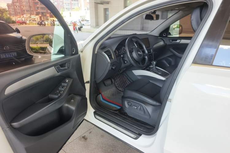 Used Audi Q5 2016 40 TFSI Technology Edition Driver Seat