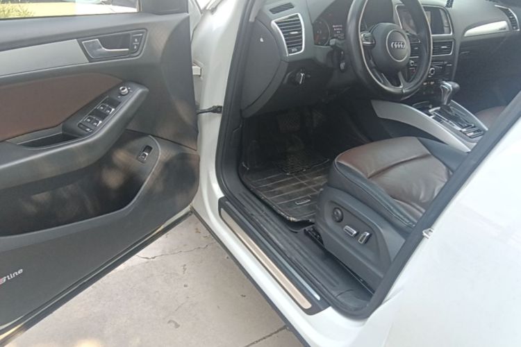 Used Audi Q5 2016 40 TFSI Technology Edition Driver Seat