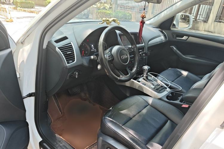 Used Audi Q5 2016 40 TFSI Trendy Edition Driver Seat
